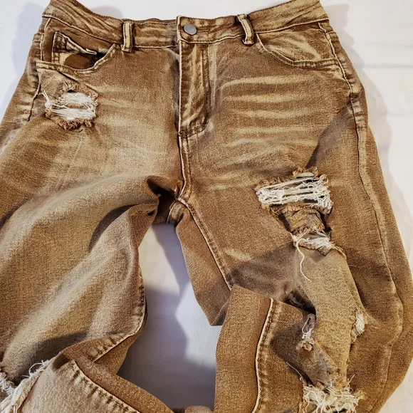 Destroyed Ankle Crop Jean - Size Medium - Picture 5 of 8